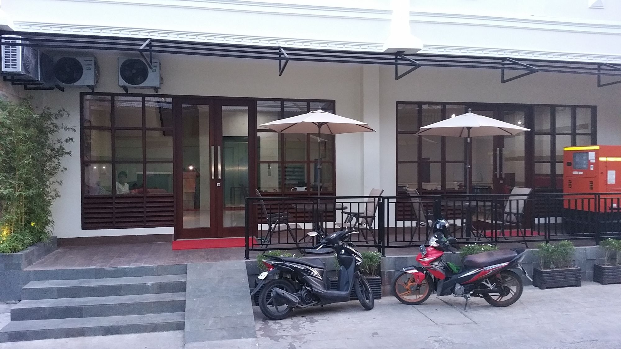 Legenda Beril Hostel Makassar Luaran gambar